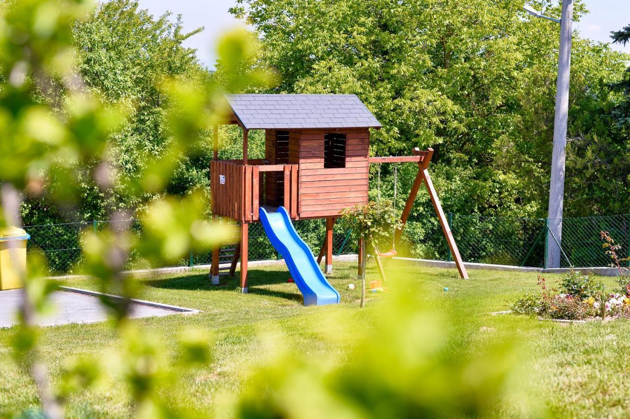 Cvetkova Hiza Sa Jacuzzijem Villa Tuheljske Toplice Buitenkant foto